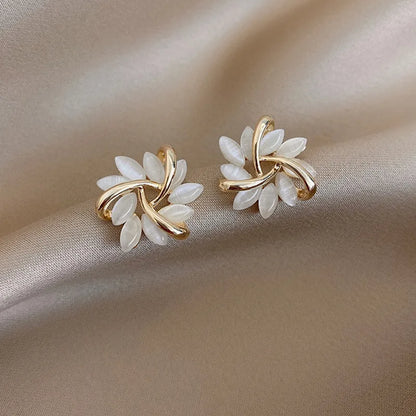 Sweet Flower Stud Earrings For Women Vintage Metal Ear Stud Girls Fashion Multi-colored Fresh Earring Party Wedding Jewelry