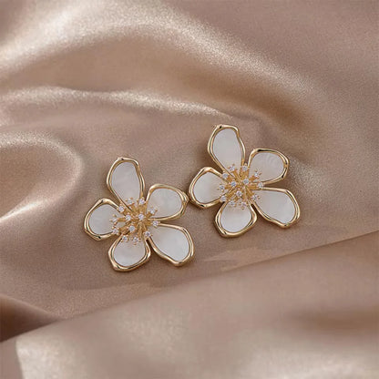 Sweet Flower Stud Earrings For Women Vintage Metal Ear Stud Girls Fashion Multi-colored Fresh Earring Party Wedding Jewelry
