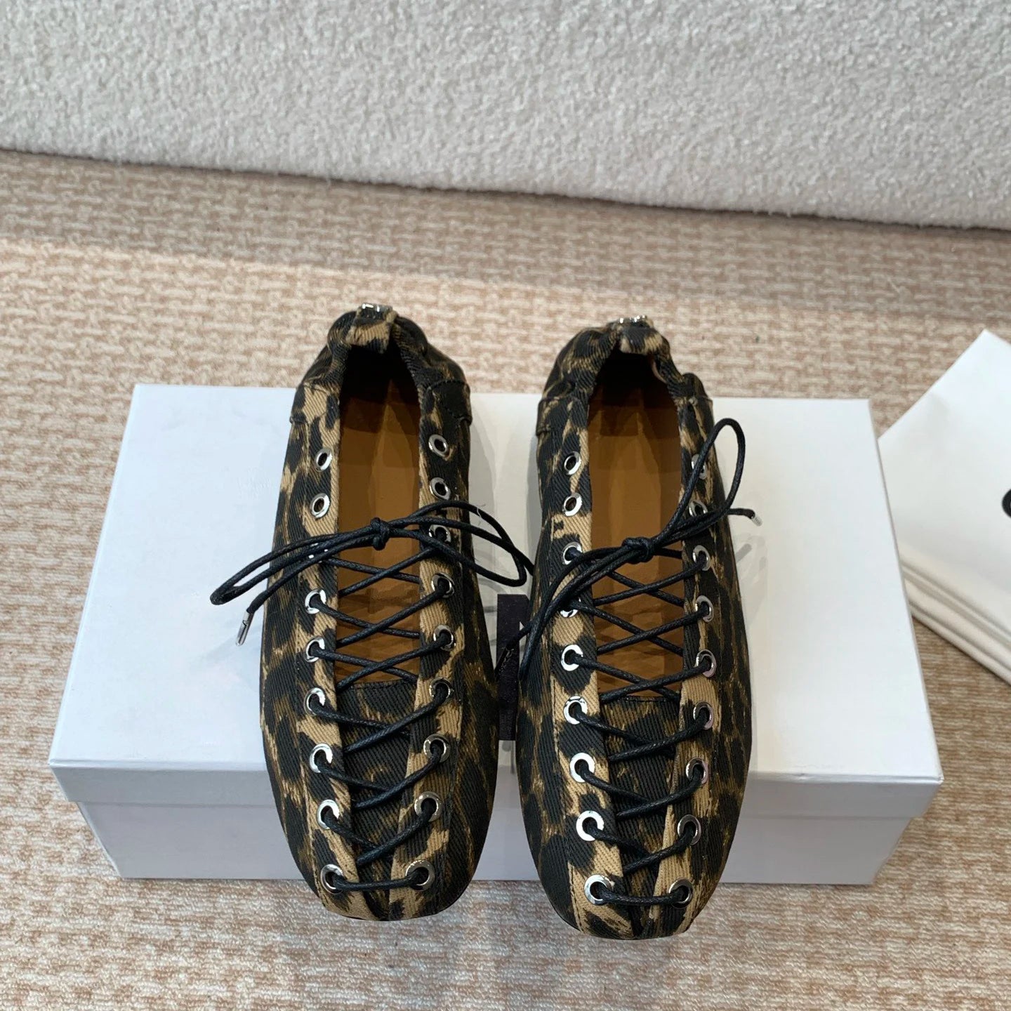 BAOGELAILAL2025S85 Spring/Summer New Flat Bottom Cross Strap Women's Low Heel Ballet Shoes Fashion Leather Single Shoes