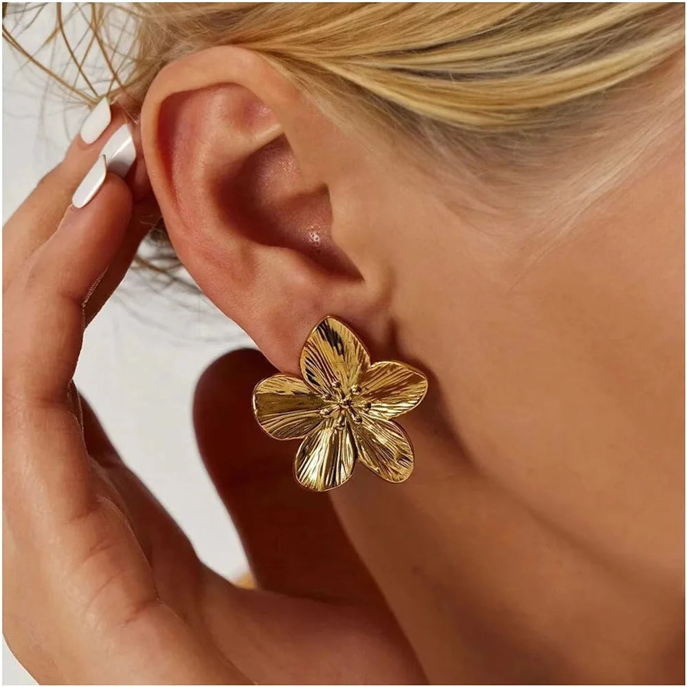 Uworld Hypoallergenic Stylish Vintage Flower Stud Earrings Premium 18k Gold Plated Stainless Steel For Women Party сережки женск