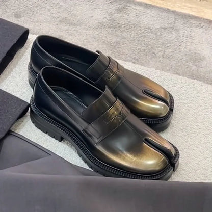 New Tabi Shoes Loafer Men And Women Split Toe Flats Casual Shoes Woman British Style Thick Sole Patent Leather Shoes Big Size 45