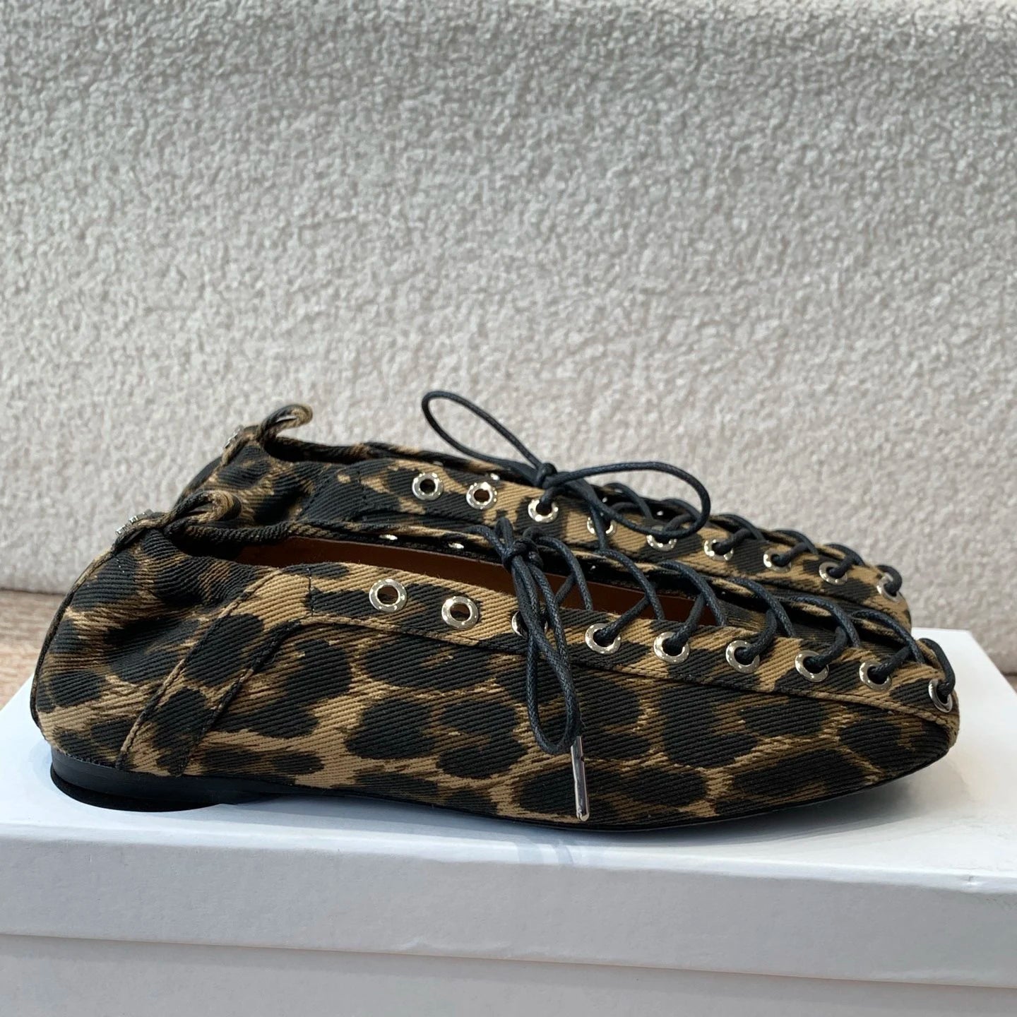 BAOGELAILAL2025S85 Spring/Summer New Flat Bottom Cross Strap Women's Low Heel Ballet Shoes Fashion Leather Single Shoes