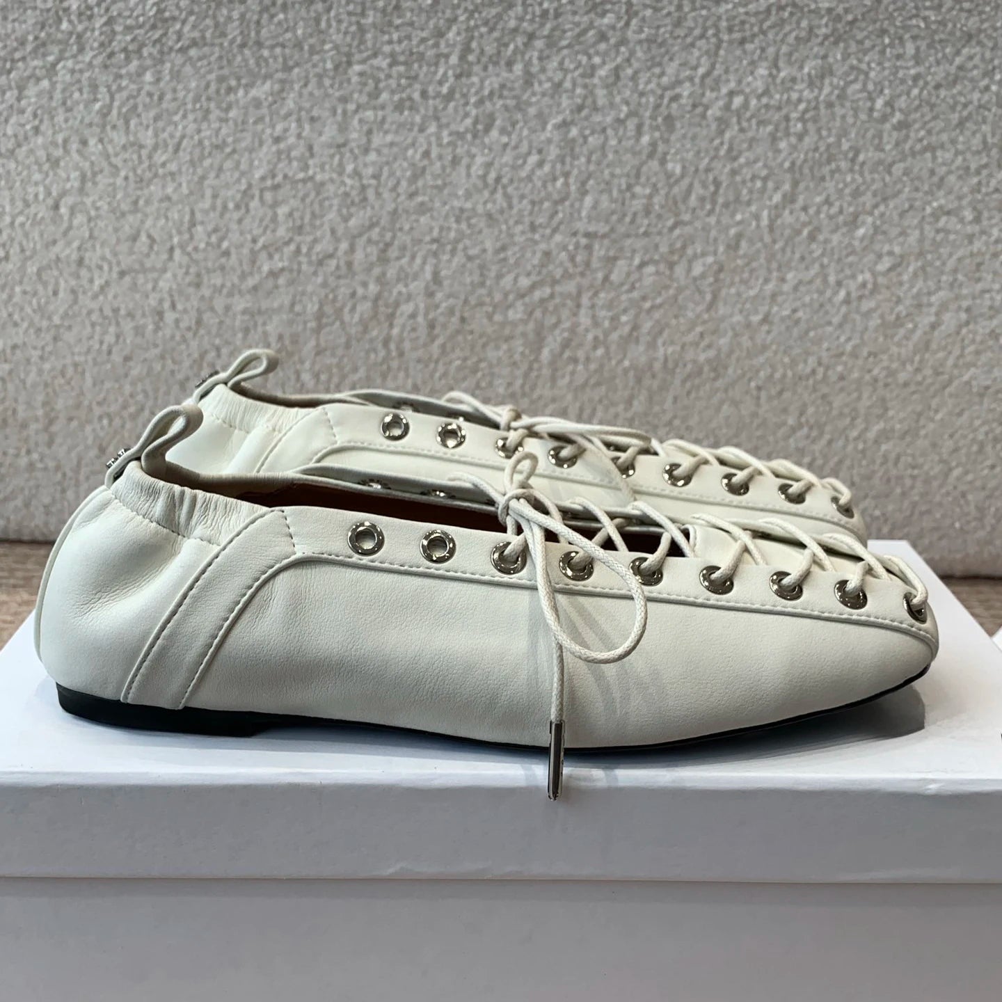 BAOGELAILAL2025S85 Spring/Summer New Flat Bottom Cross Strap Women's Low Heel Ballet Shoes Fashion Leather Single Shoes